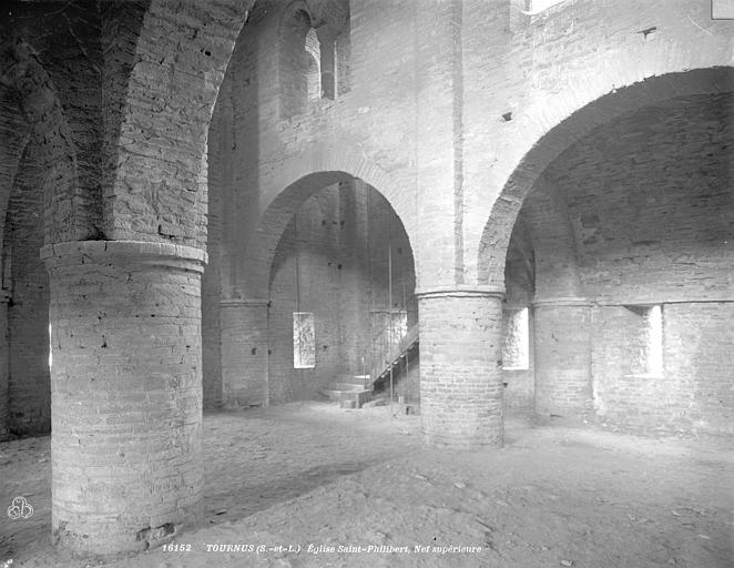 File:Abbaye Saint-Philibert (ancienne) - Eglise - vue intérieure de la nef supérieure - Tournus - Médiathèque de l'architecture et du patrimoine - APMH00016152.jpg