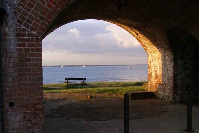 File:Archway at Fort Victoria - geograph.org.uk - 514694.jpg