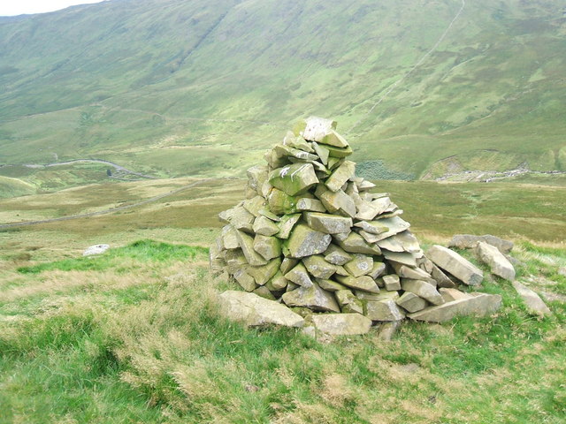 File:Cairn on Robin Hood - geograph.org.uk - 929904.jpg