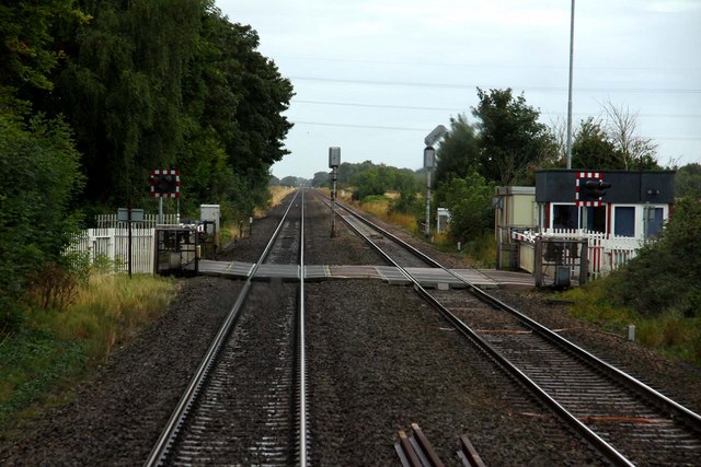 File:Causeway level crossing - geograph.org.uk - 1537446.jpg