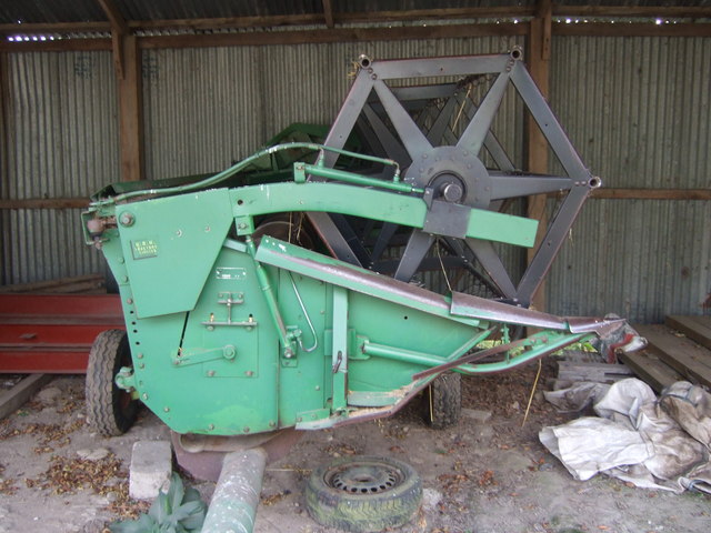 File:Cutter from a Combine Harvester - geograph.org.uk - 602470.jpg