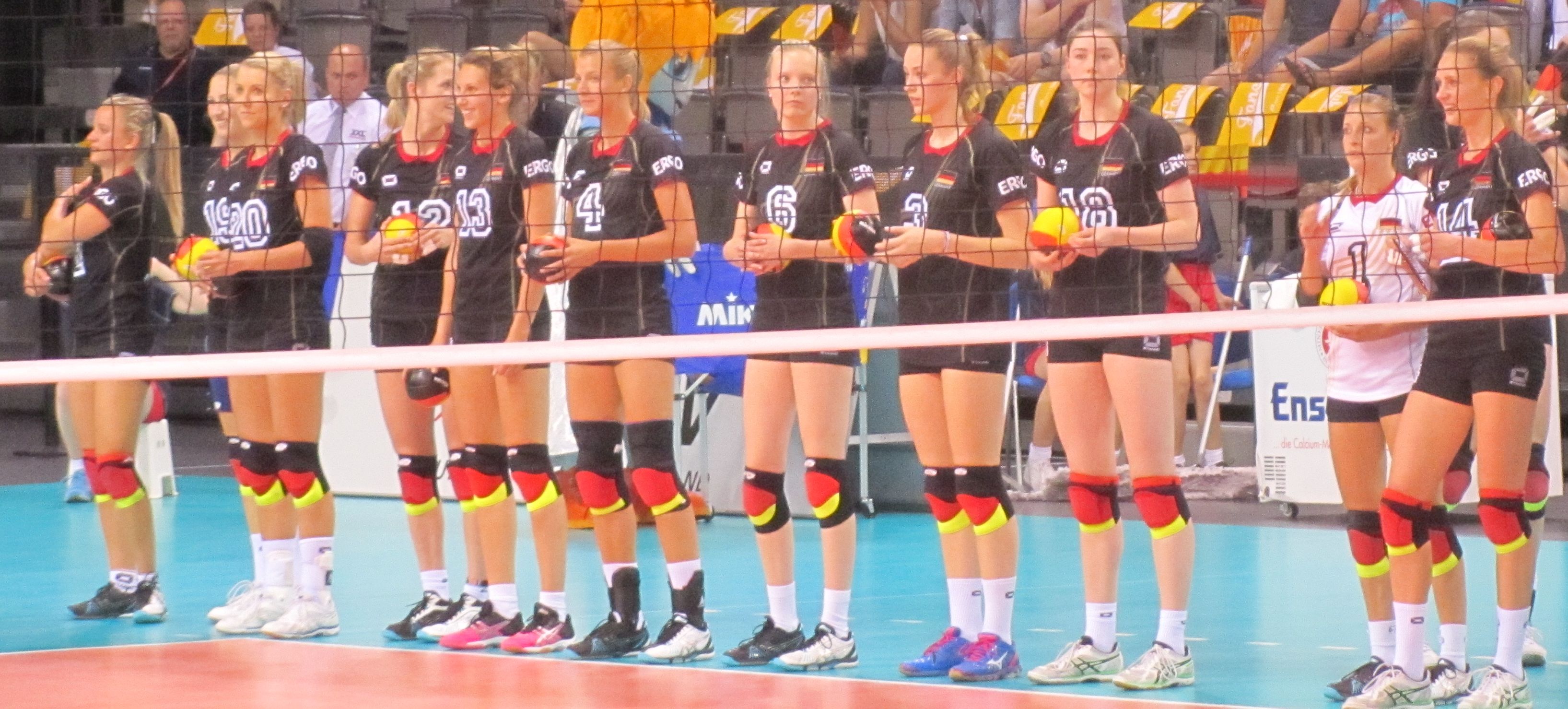 Datei Deutsche Volleyball Nationalmannschaft Der Frauen Europaliga 2014 Jpg Wikipedia