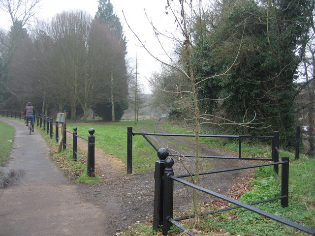 File:Entrance to Empty Common allotments - geograph.org.uk - 702048.jpg