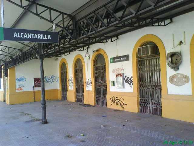 File:Estación de RENFE de Alcantarilla-Villa.JPG