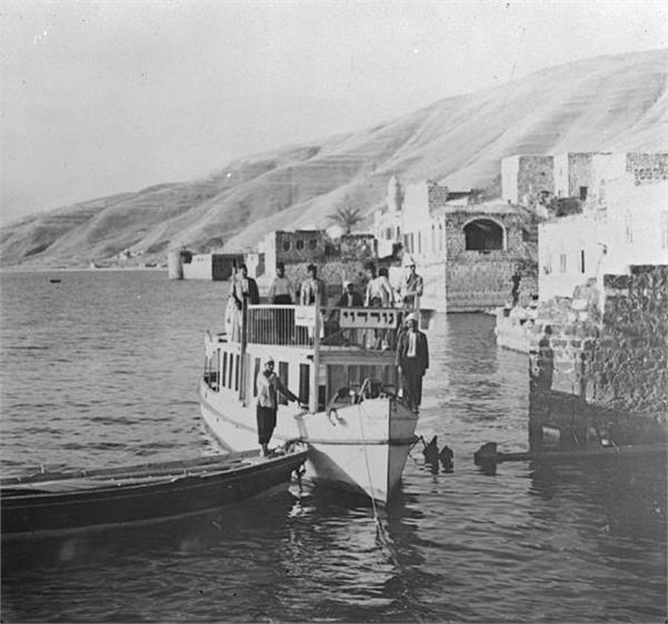 File:Ferry between Samakh and Tiberias. 1919.jpg