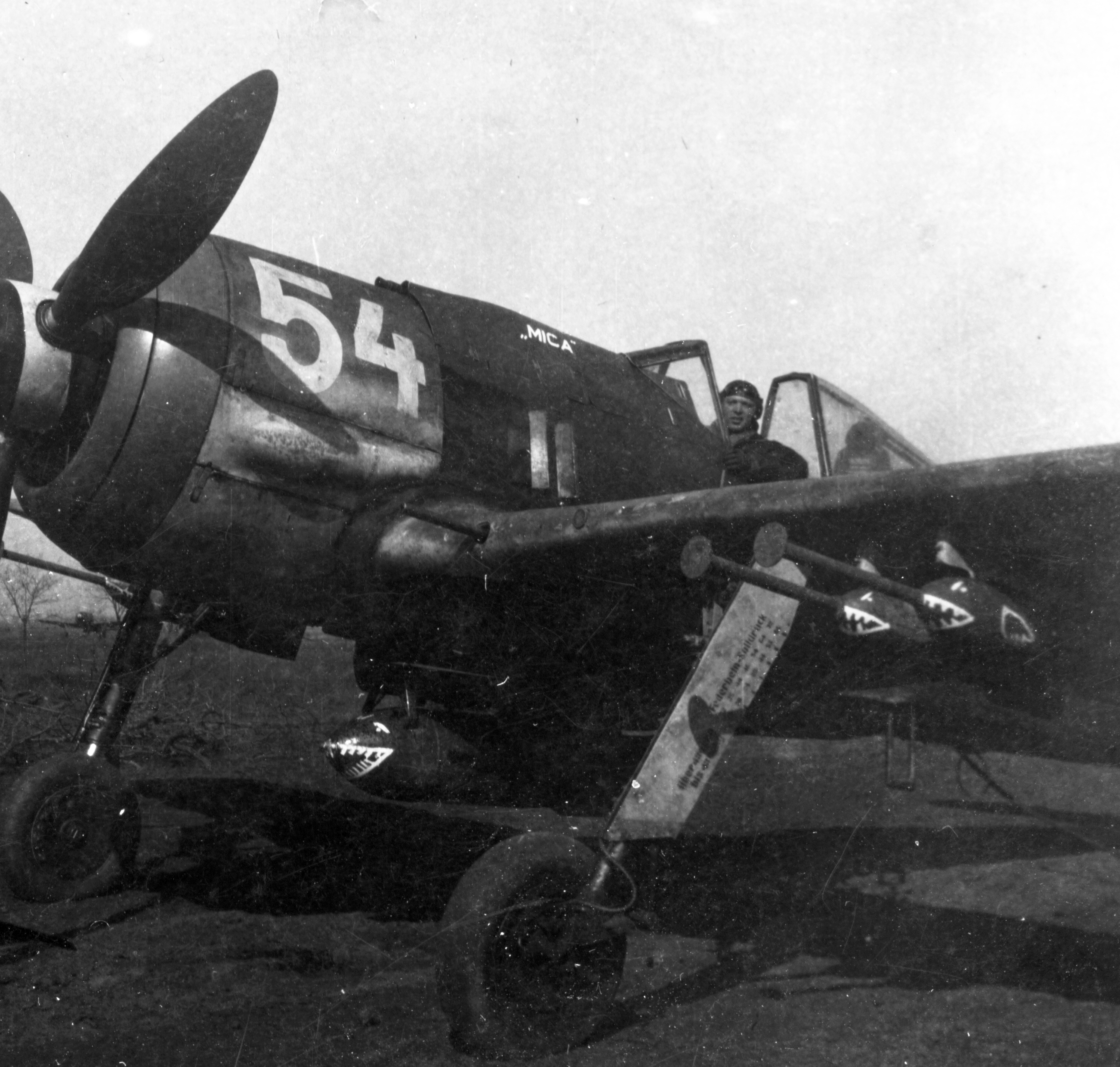 File:Focke-Wulf Fw típusú vadászbombázó repülőgép. Fortepan 32036.jpg - Wikimedia Commons