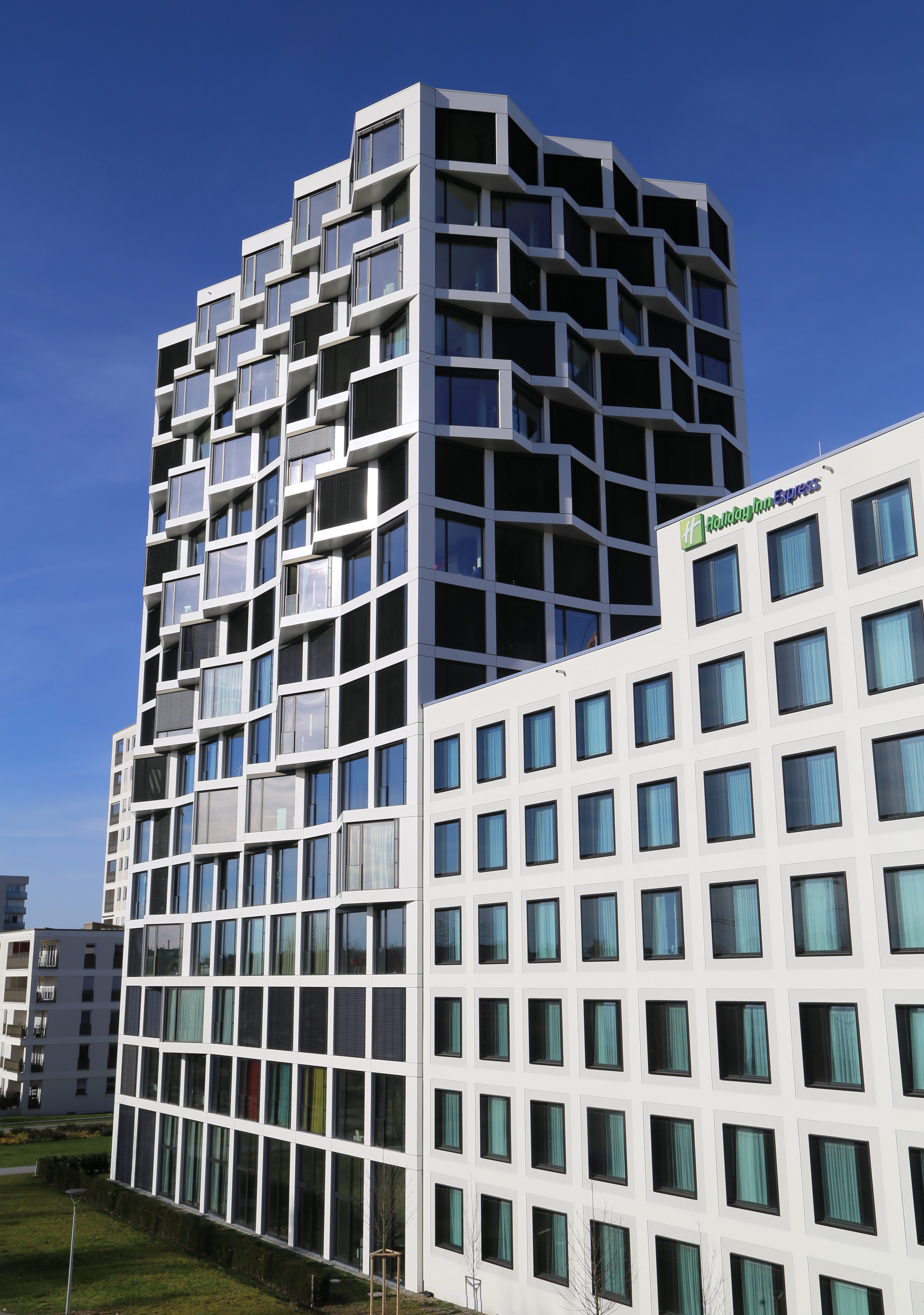 Friends towers. Башня биркетвег 37 Muenchen.