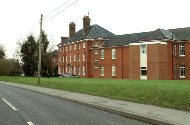 File:Hartismere Hospital, Castleton Way - geograph.org.uk - 348627.jpg