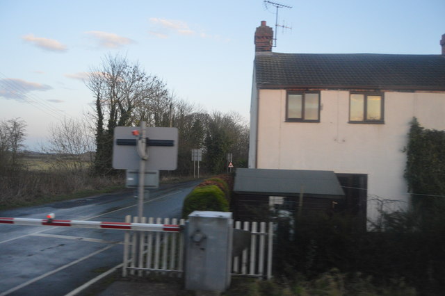 File:House by Carr Lane (geograph 5404051).jpg