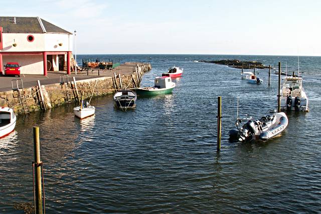 File:Largo harbour - geograph.org.uk - 198551.jpg