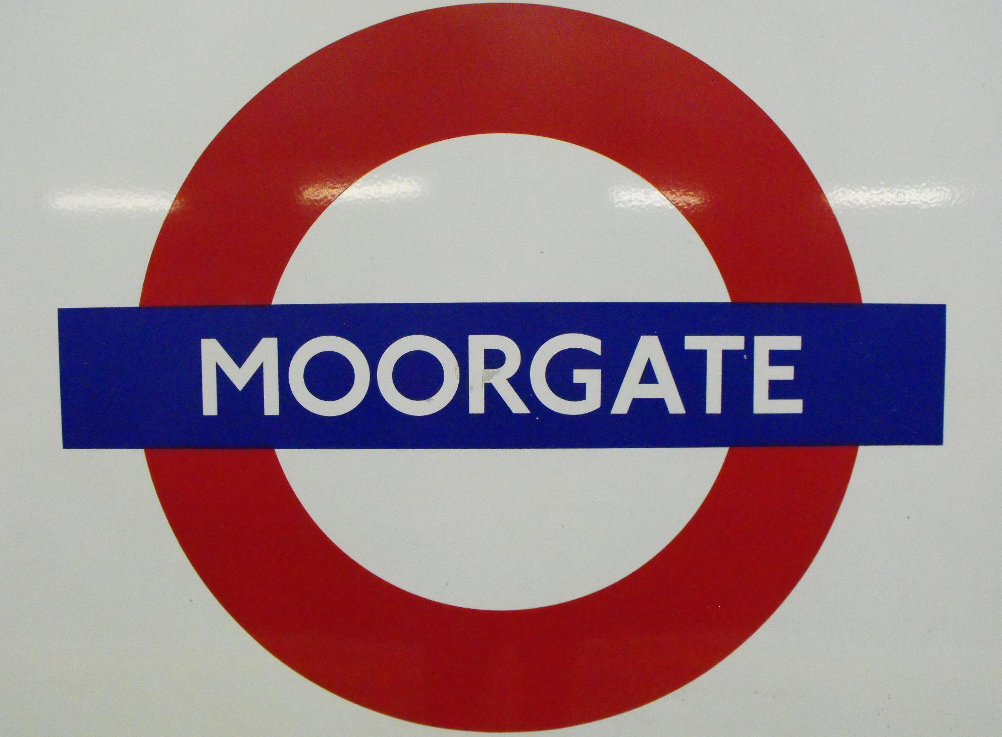 File:London Tube roundel - Moorgate.jpg - Wikimedia Commons