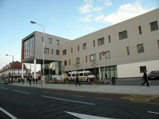 File:Loxford Polyclinic on Ilford Lane - geograph.org.uk - 1572108.jpg