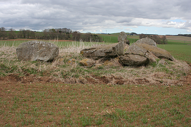 File:Old Rayne Recumbent Stone Circle (14) (geograph 4440325).jpg