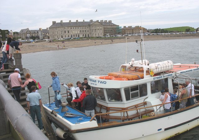 File:Passengers disembarking from Cerismar Two on the east side of the pier - geograph.org.uk - 917131.jpg