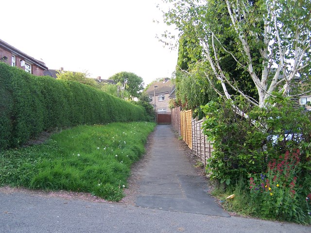 File:Path from Bedford Road to Crag View Close, Oughtibridge - geograph.org.uk - 861132.jpg