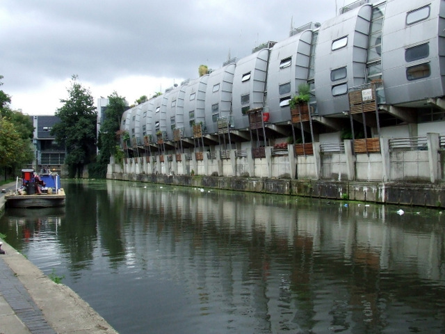 File:Regent's Canal - geograph.org.uk - 3132172.jpg