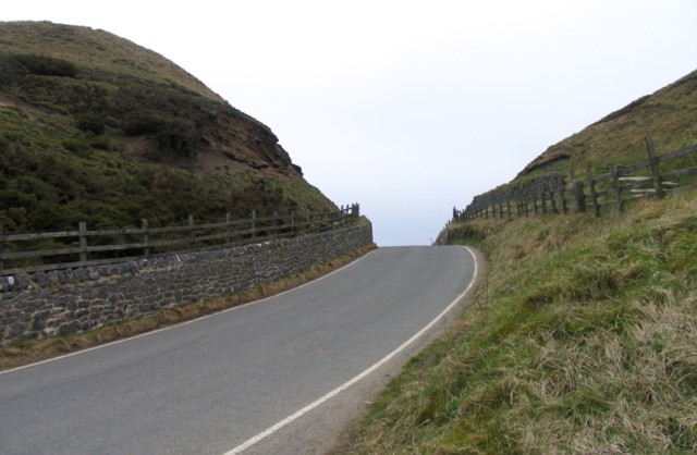 File:Road to Edale - geograph.org.uk - 2609156.jpg