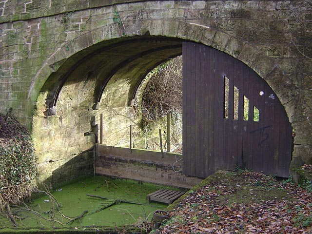 File:Swansea Bridge, Nottingham Canal - geograph.org.uk - 622414.jpg