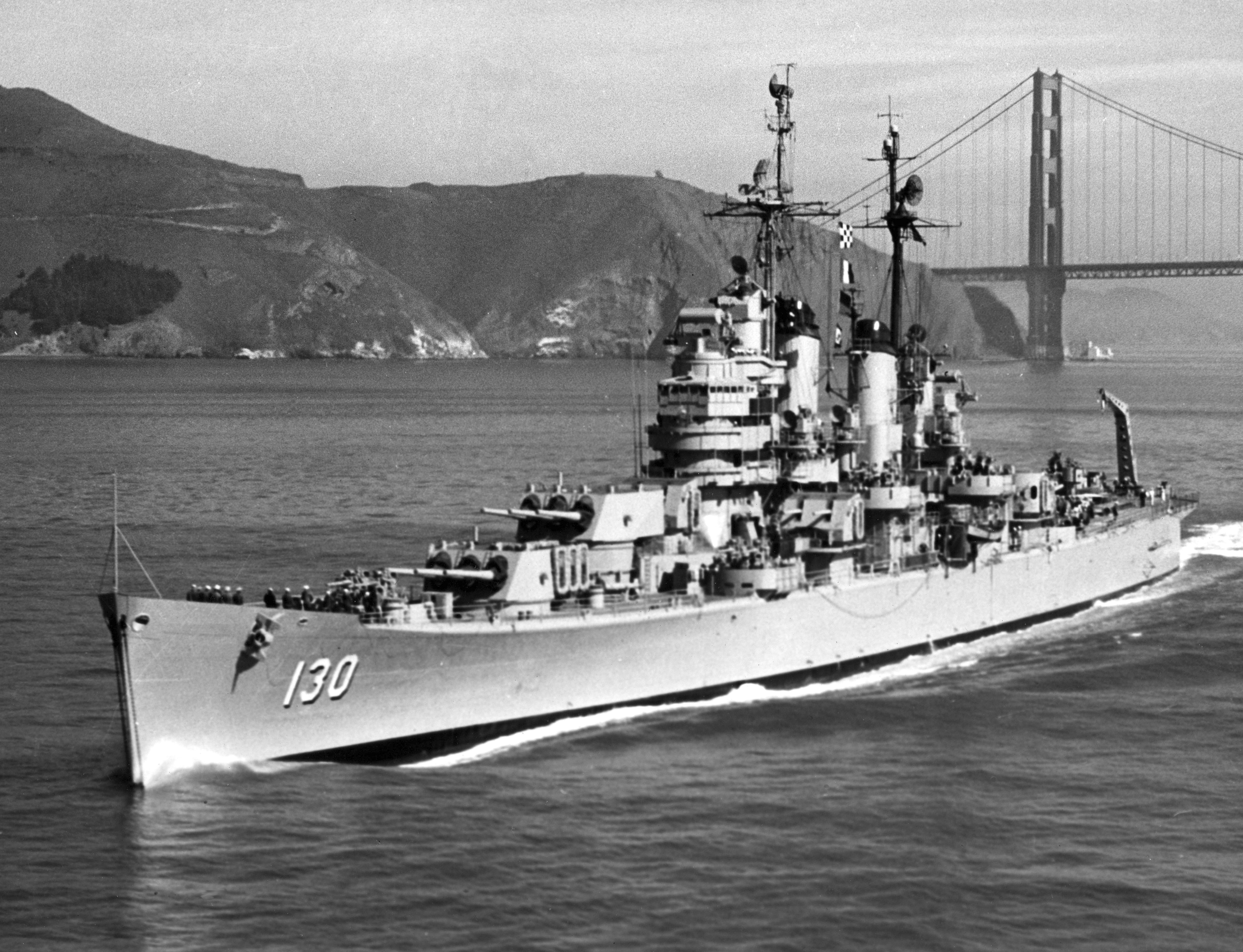 https://upload.wikimedia.org/wikipedia/commons/a/ad/USS_Bremerton_%28CA-130%29_off_San_Francisco_in_1955.JPG