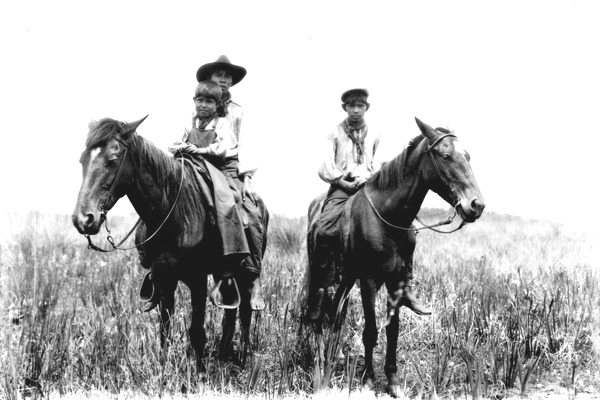 File:Unidentified Seminole men on horseback- Indian Prairie near Lake Okeechobee, Florida (9494987502).jpg