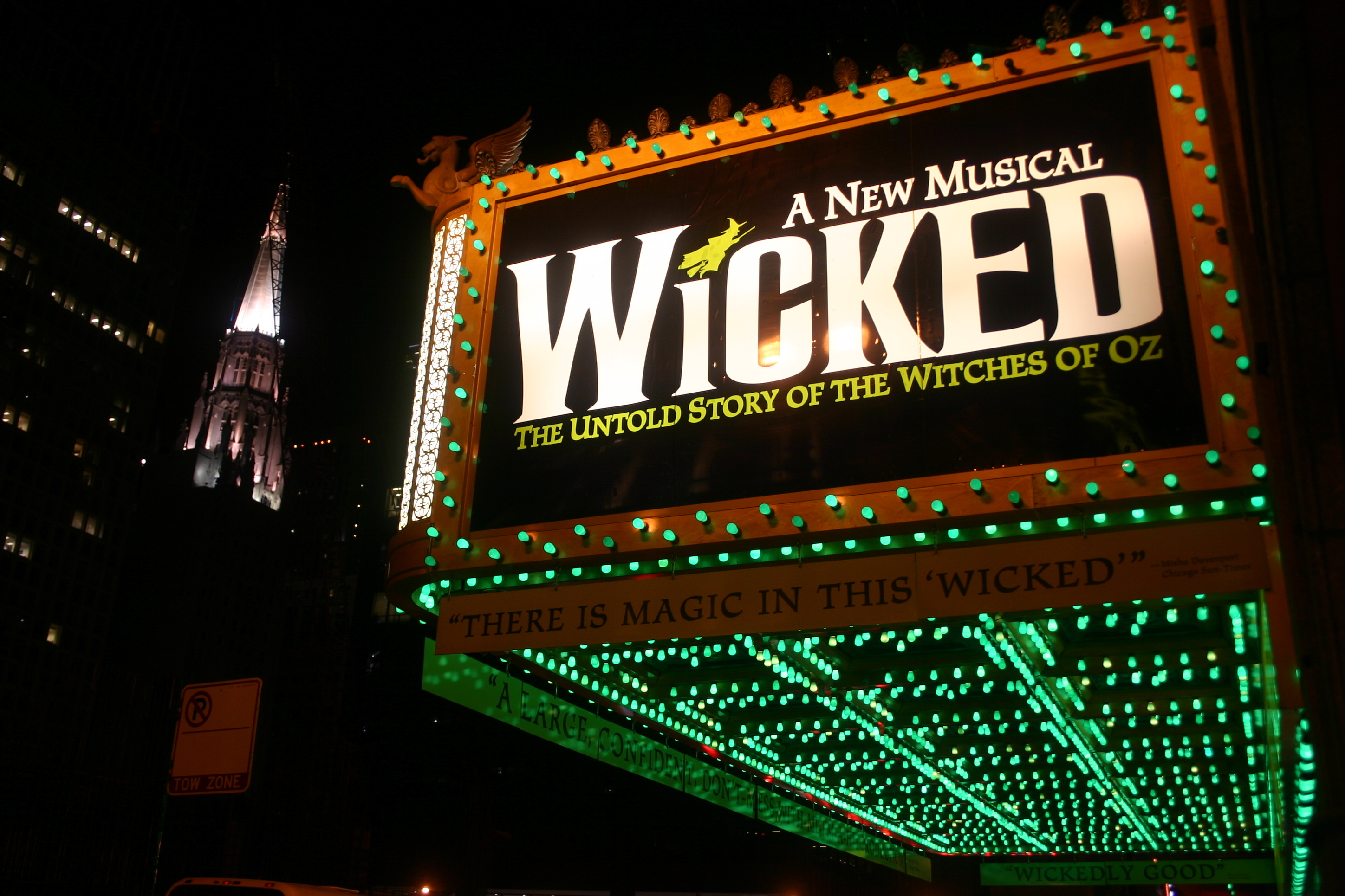 File:Wicked, oriental theater in chicago.jpg - Wikimedia Commons