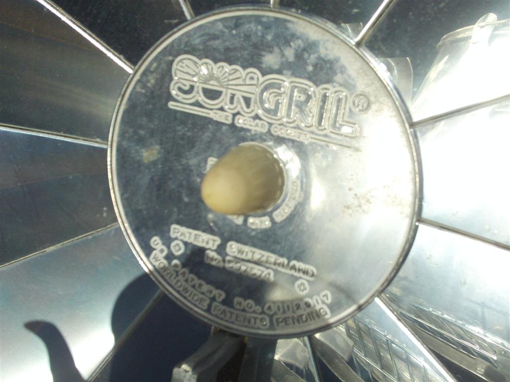 https://upload.wikimedia.org/wikipedia/commons/a/ae/%22Sungril%22_solar_cooker_photo3.jpg