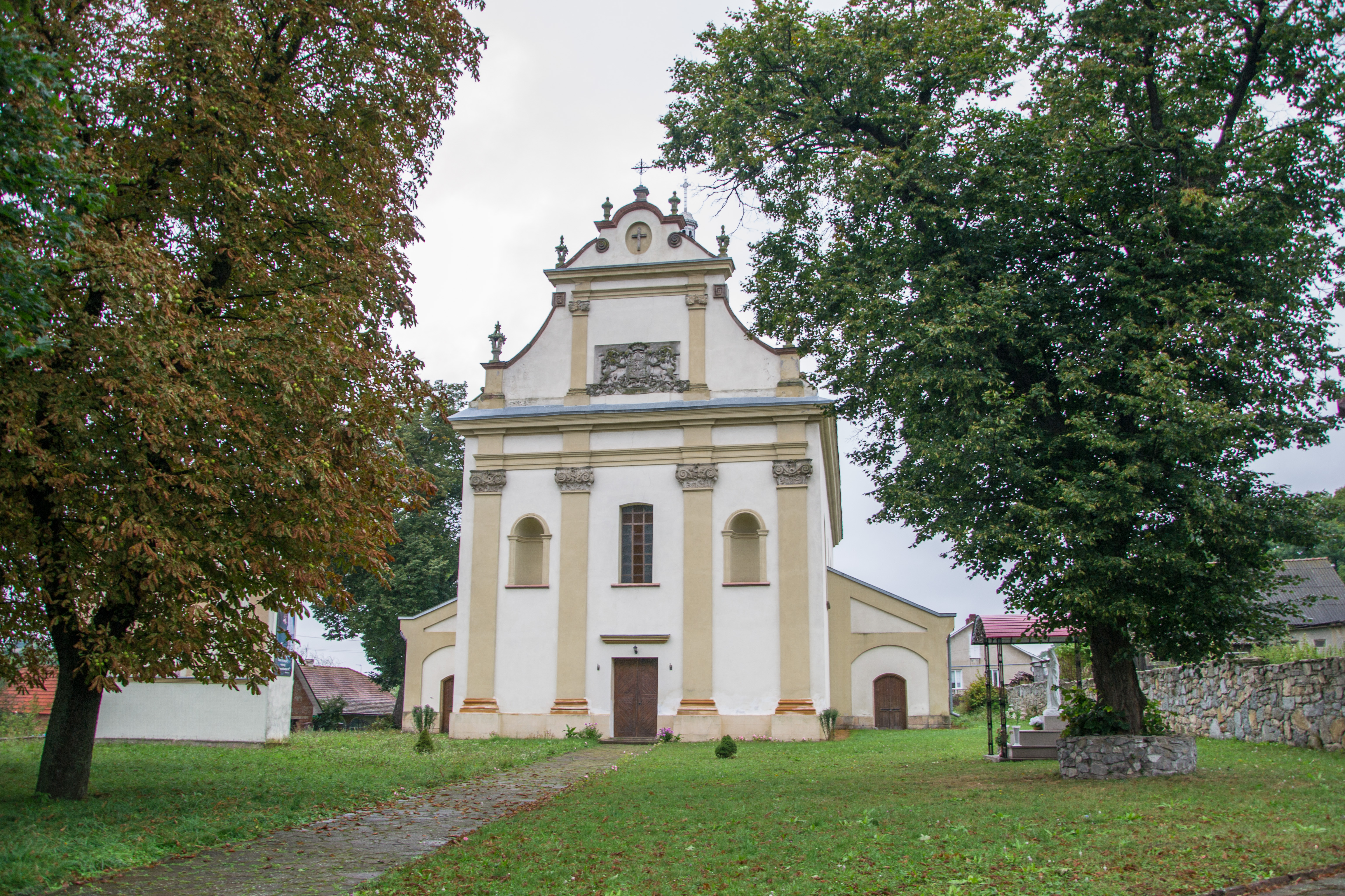 Великий Любень костел