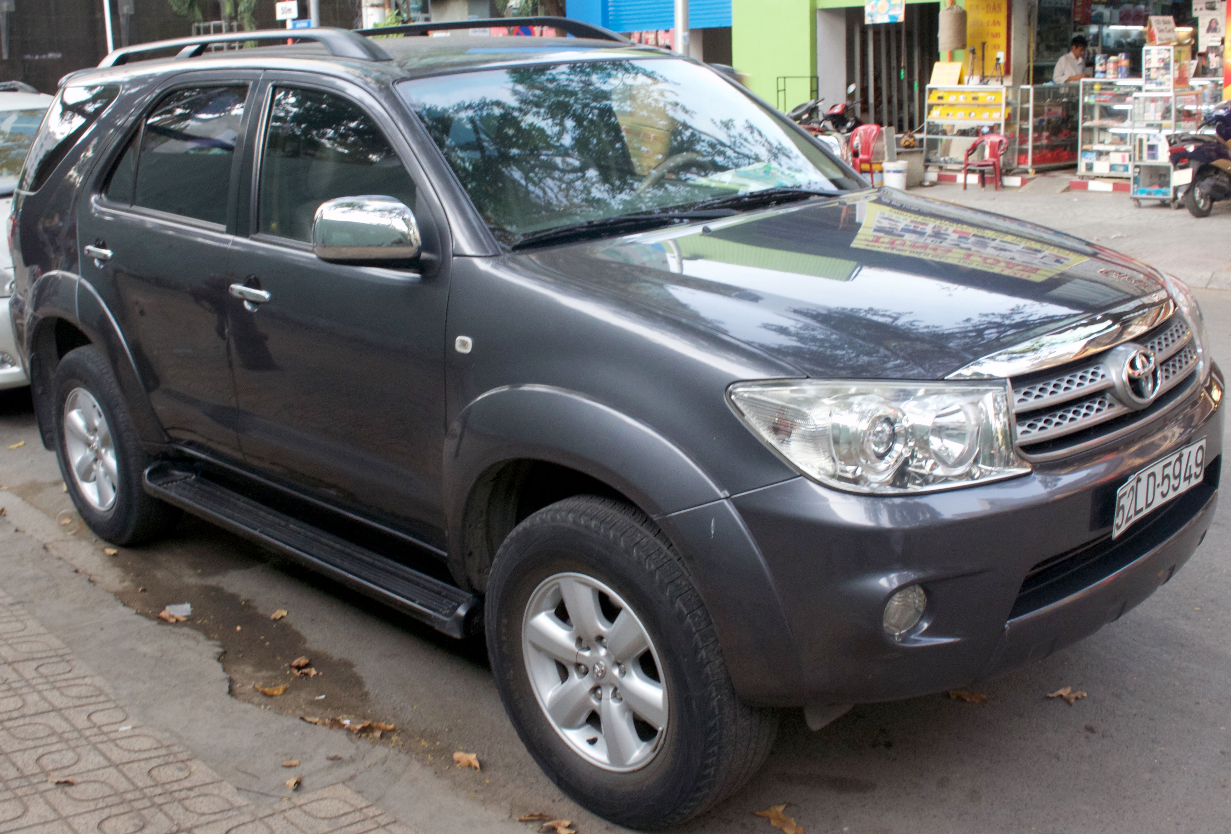 File 08 10 Toyota Fortuner First Generation Front View Jpg Wikimedia Commons