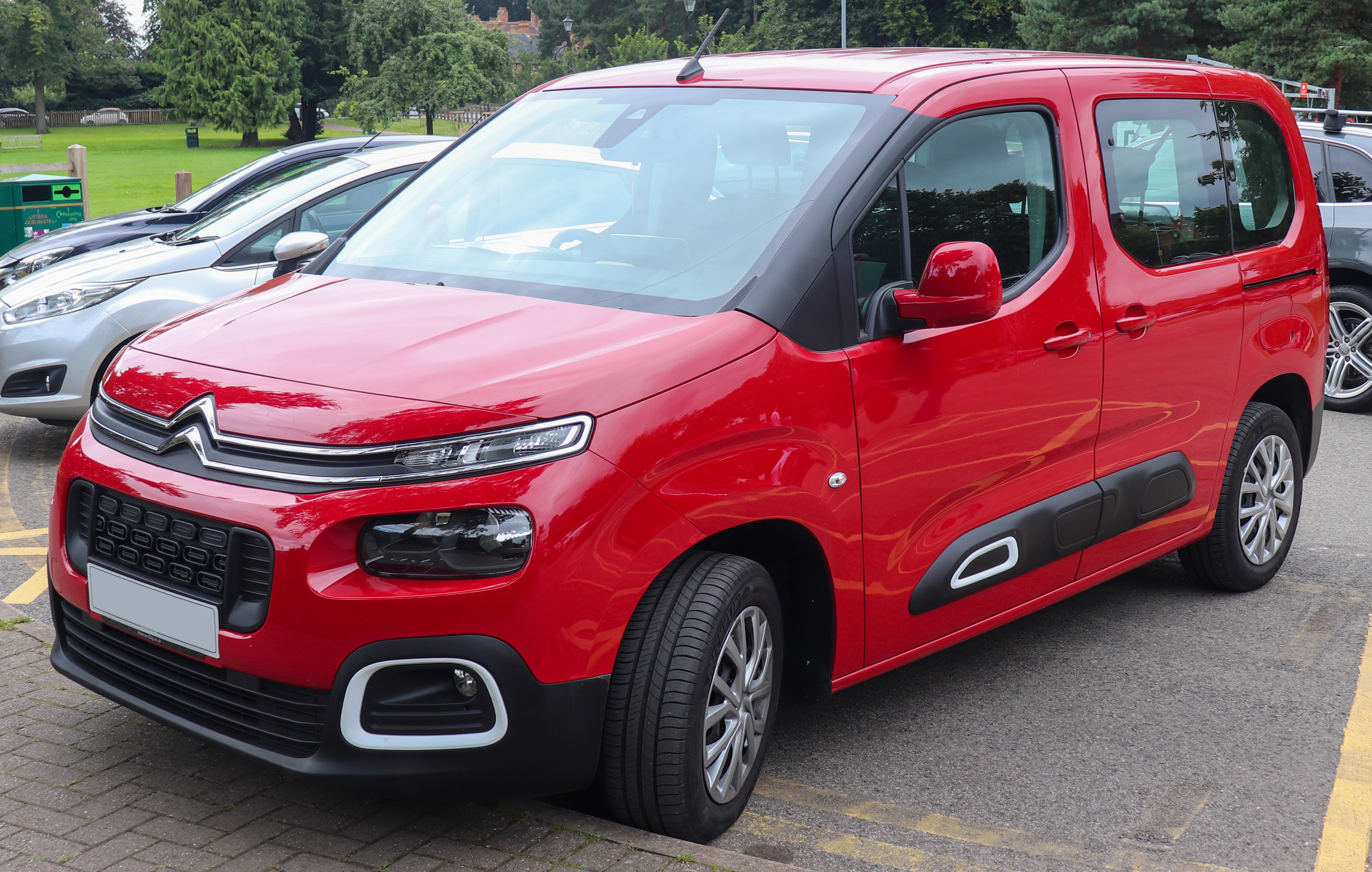 File:2019 Citroen Berlingo Feel Puretech 1.2 Front.jpg - Wikimedia Commons