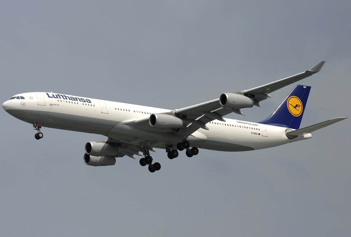 File:Airbus A340-313X, Lufthansa JP6823786.jpg - Wikipedia