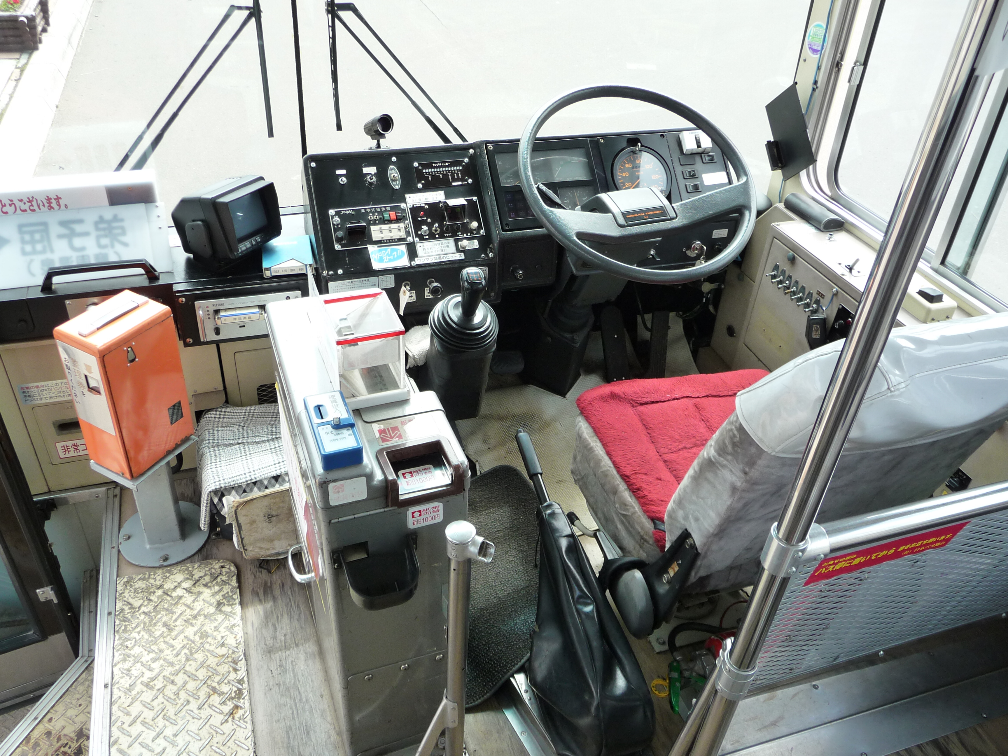 ファイル Akan Bus Ua440lan Cockpit Jpg Wikipedia