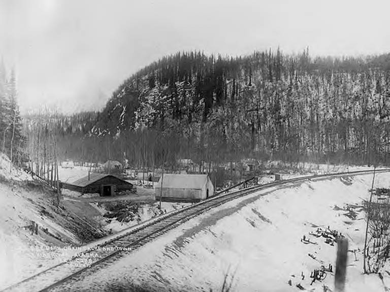 File:Alaska Engineering Commission barn, grain cache and other buildings at Kings River, Alaska, 1916 or 1917 (AL+CA 5419).jpg