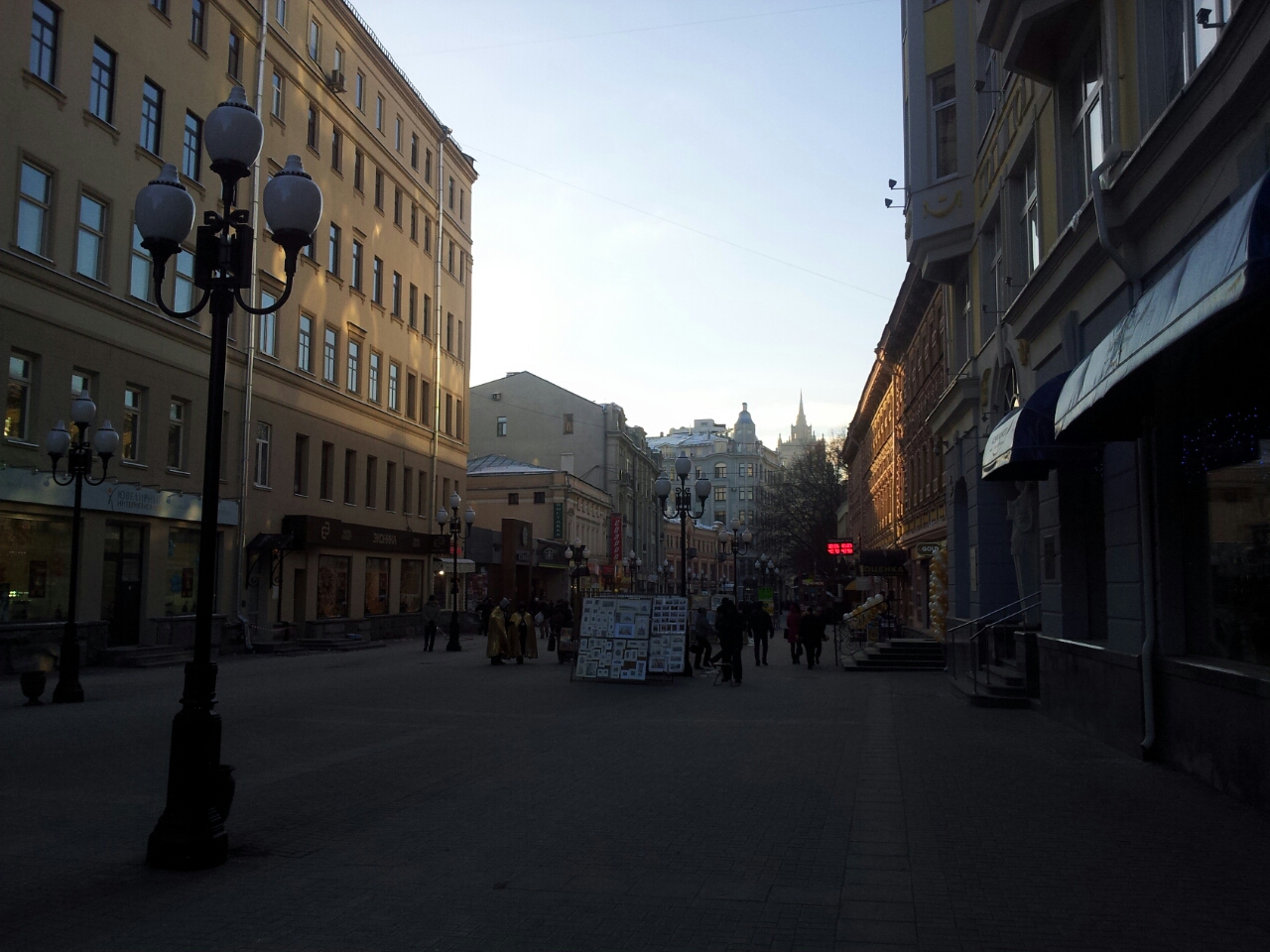 Улица арбат 11 москва. Arbat District Москва. Улица Арбат в фильмах. Арбат (посёлок). Люди на Арбате.