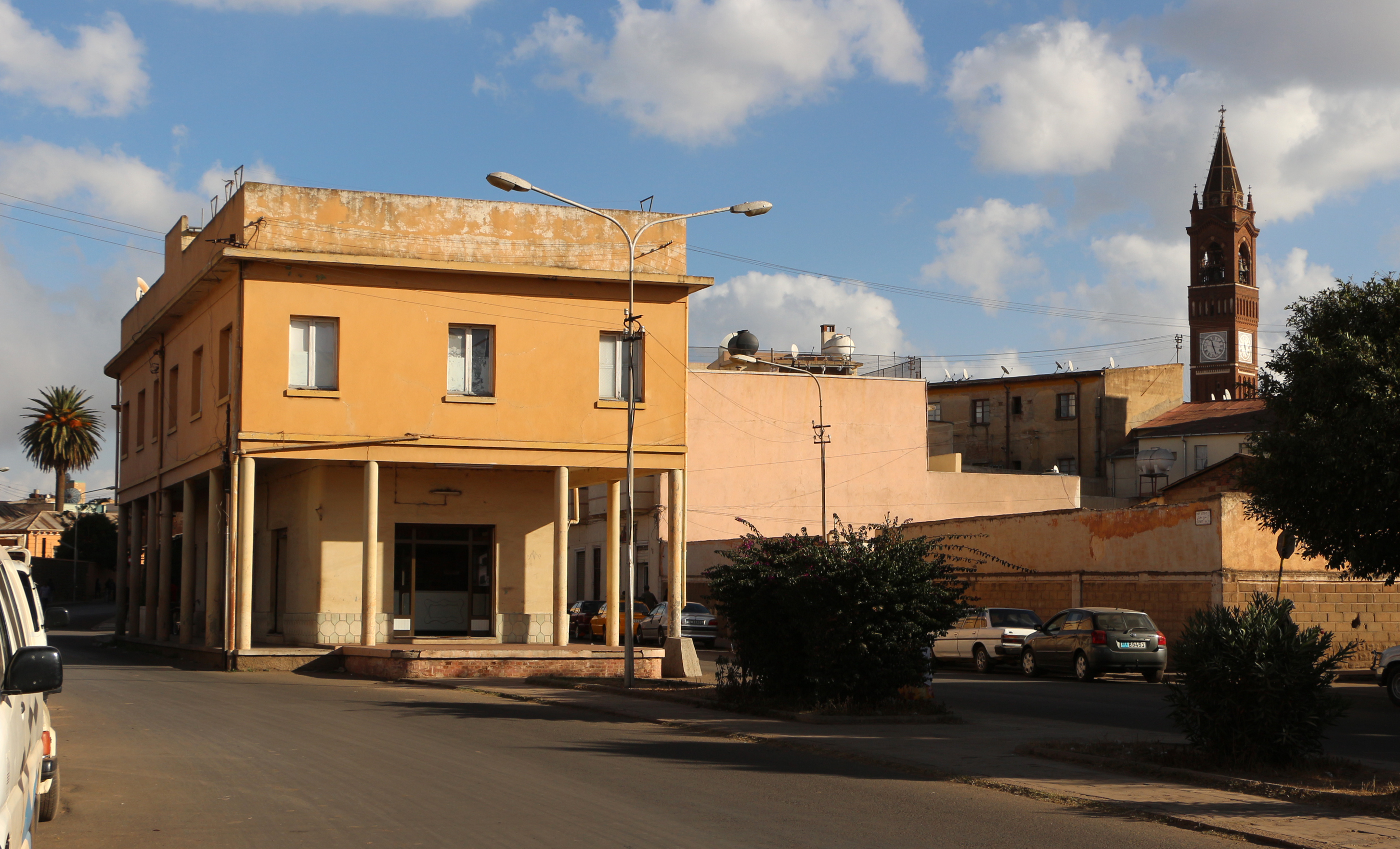 File Asmara  edifici razionalisti su 176 17 street  01 JPG 