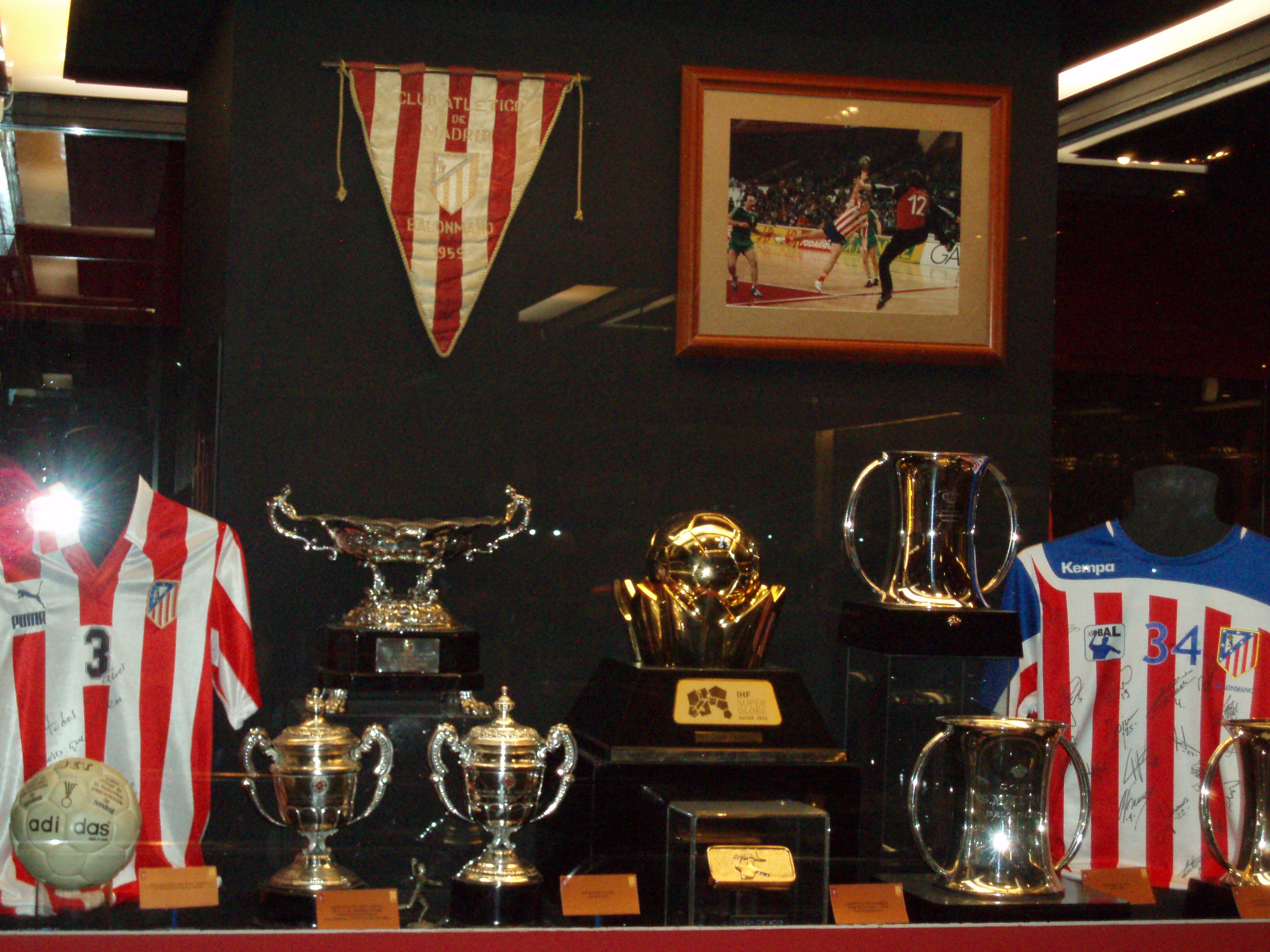 File:Atlético Madrid´s handball trophys.JPG - Wikimedia Commons