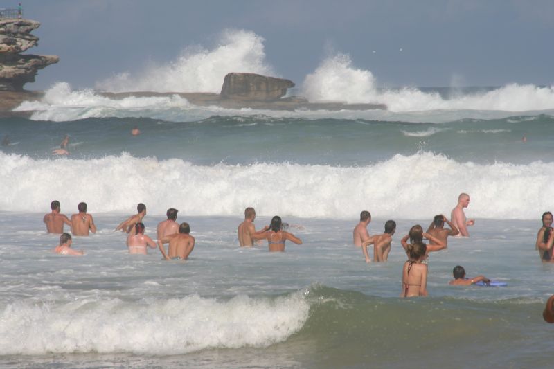 File:Bondi Beach Waves.jpg