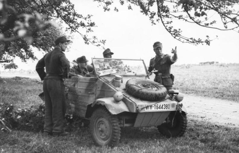 File:Bundesarchiv Bild 101I-301-1960-21, Nordfrankreich, Soldaten mit VW-Kübelwagen.jpg