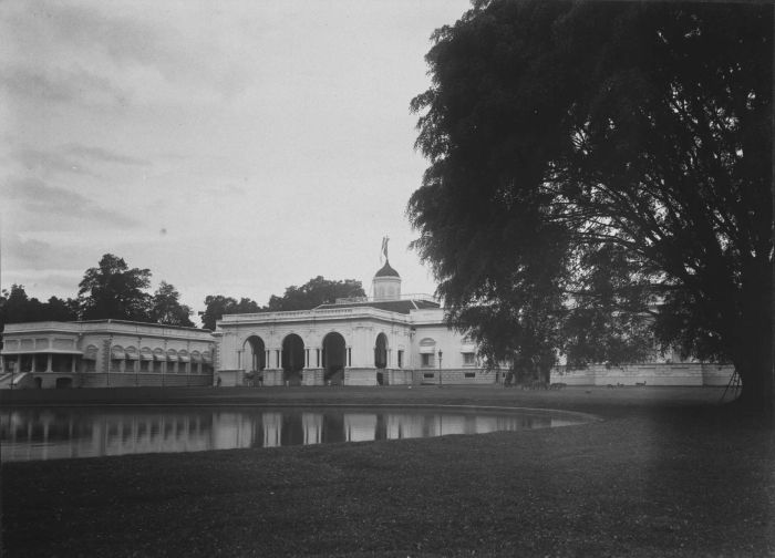 File:COLLECTIE TROPENMUSEUM Aanzicht van het paleis van de Gouverneur-Generaal in Buitenzorg TMnr 60023414.jpg