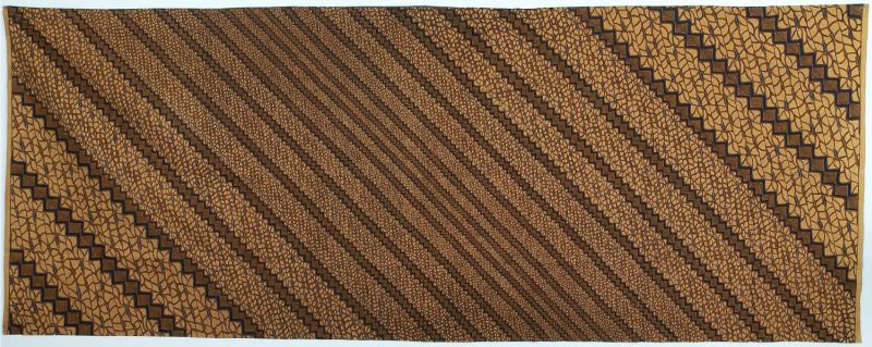 File:COLLECTIE TROPENMUSEUM Gebatikte katoenen doek naar een ontwerp van K.T.P. Hardjonagoro TMnr 5926-4.jpg