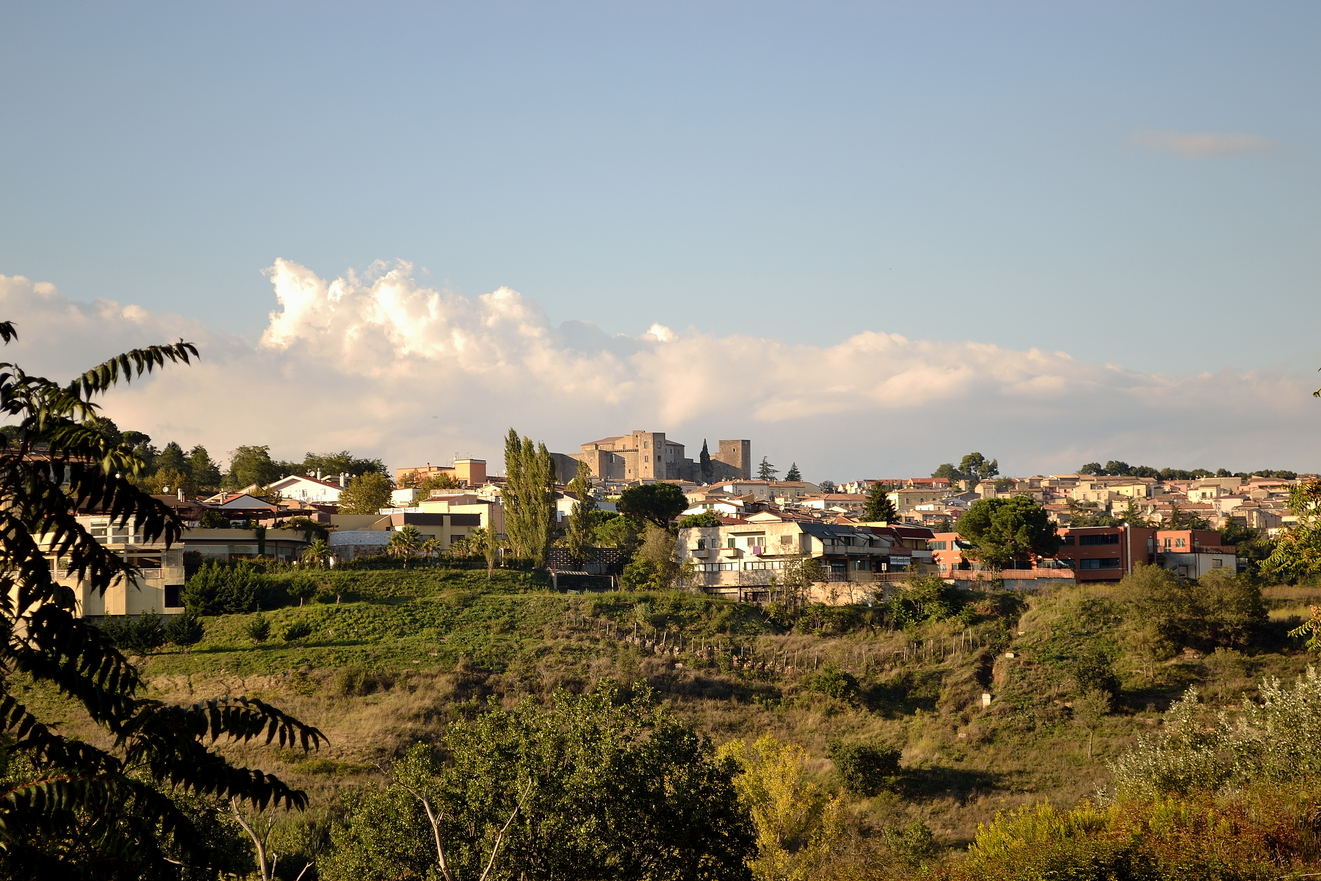 File:Castello Melfi (Italia).jpg Commons