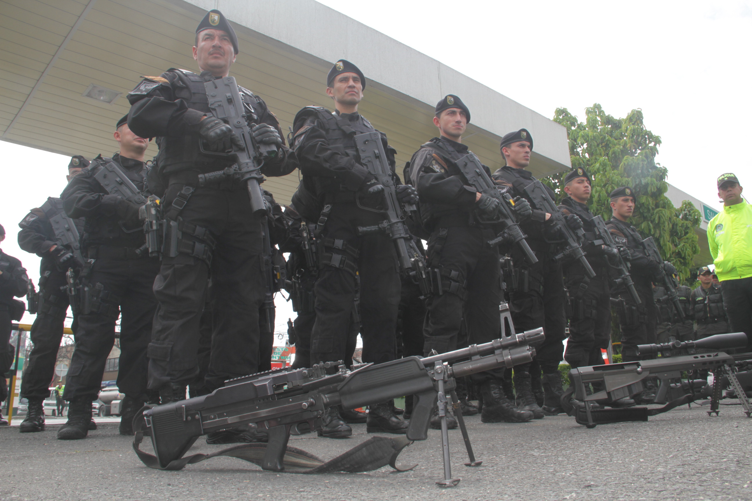 File:Placa de la Policía Nacional de Colombia (6053909164).jpg - Wikimedia  Commons