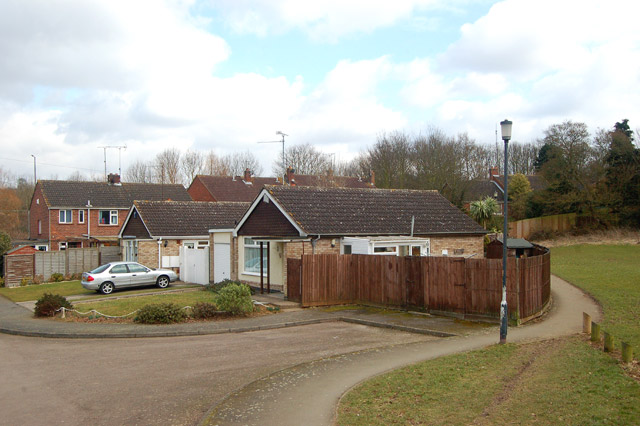 File:Daventry, path behind Swanndale Close - geograph.org.uk - 1756420.jpg