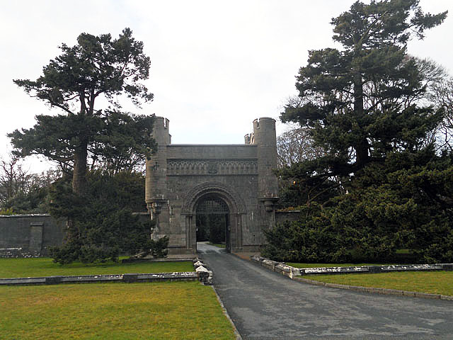 File:Dramatic entrance to Penrhyn Castle (geograph 2332034).jpg