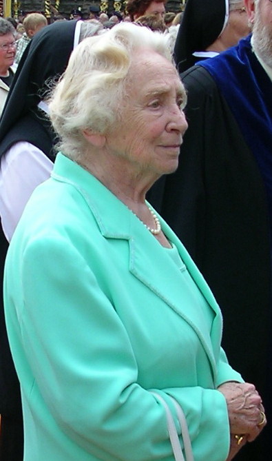 Elisabeth Roth bei der Fronleichnamsprozession 2004