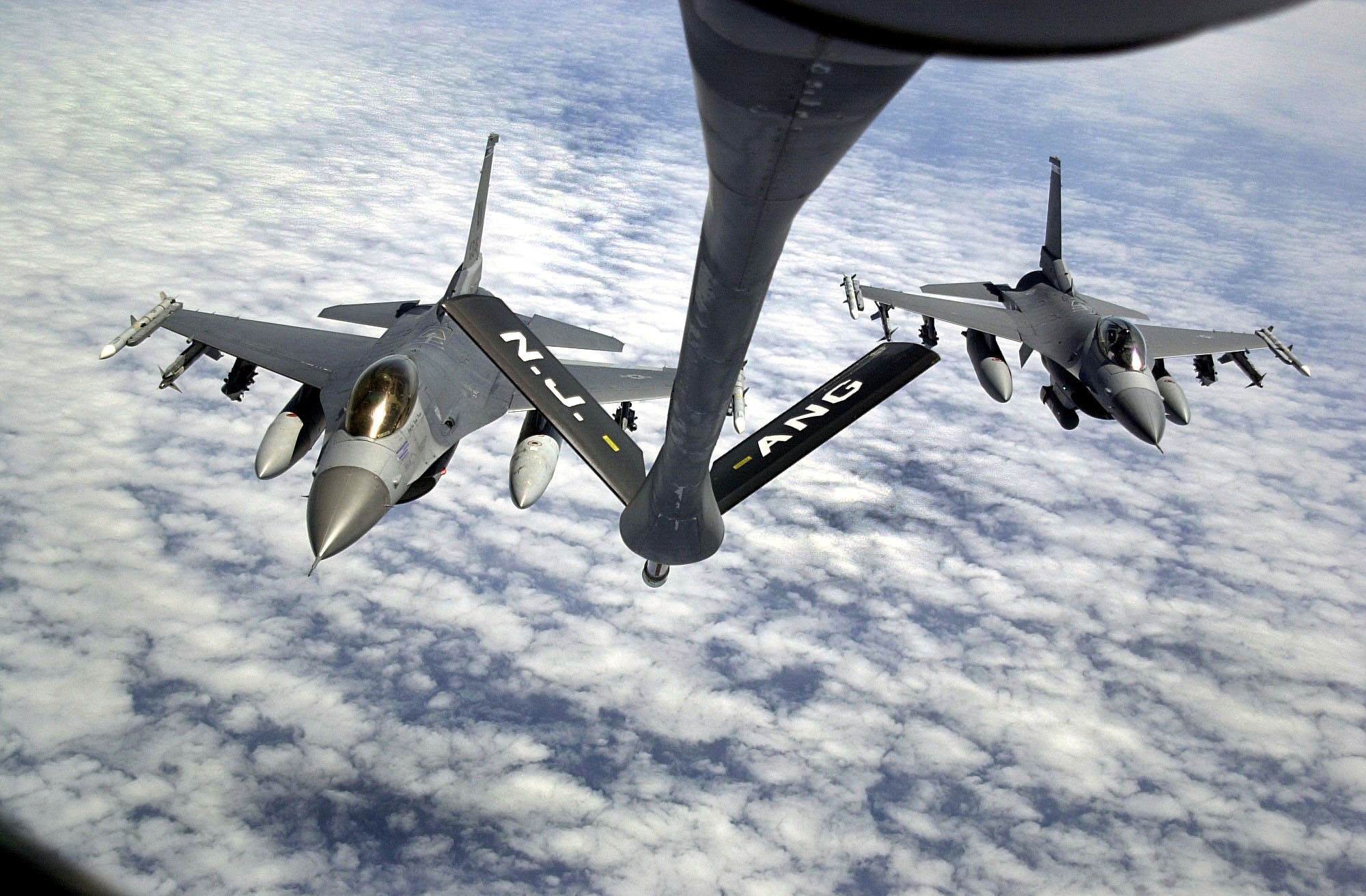 File F 16s From Aviano Ab Drop Away From The Boom Of A Kc 135 From The 108th Air Refueling Wing Jpg Wikimedia Commons