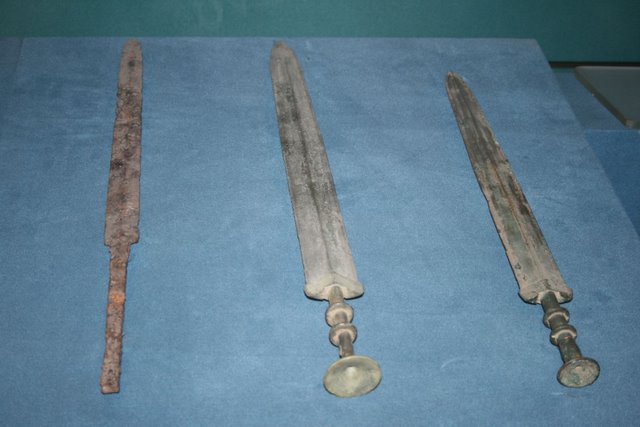 File:Iron sword and two bronze swords, Warring States Period.JPG