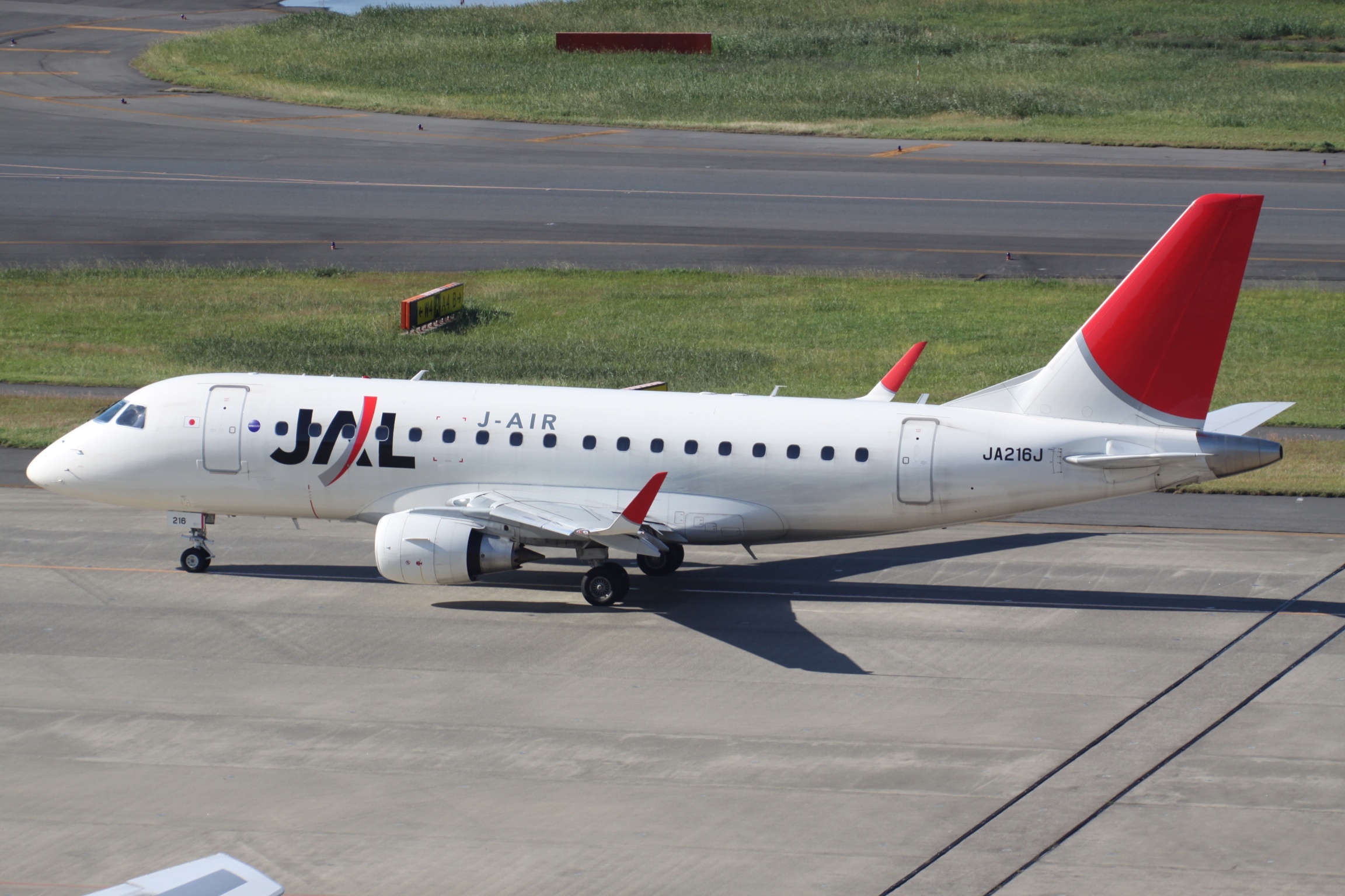 File:JA216J Embraer 170 JAL J-Air (7575689664).jpg - Wikipedia