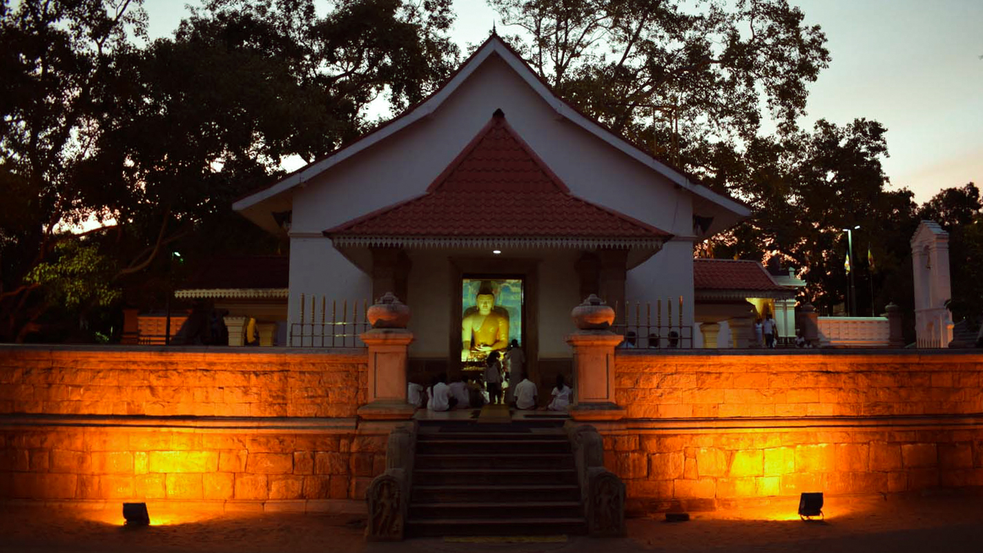 File:Jaya Sri Maha Bodhi - Anuradhapura.jpg - Wikimedia Commons