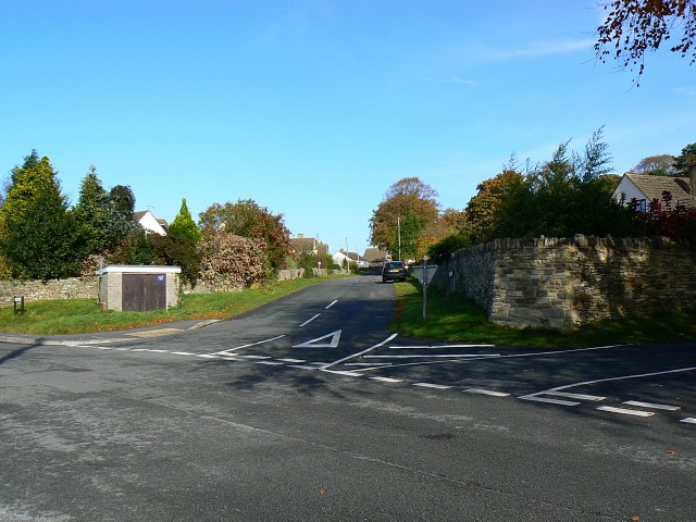 File:Junction of Middle Hill, Burcombe Way and Brantwood Road, Chalford Hill - geograph.org.uk - 1020114.jpg