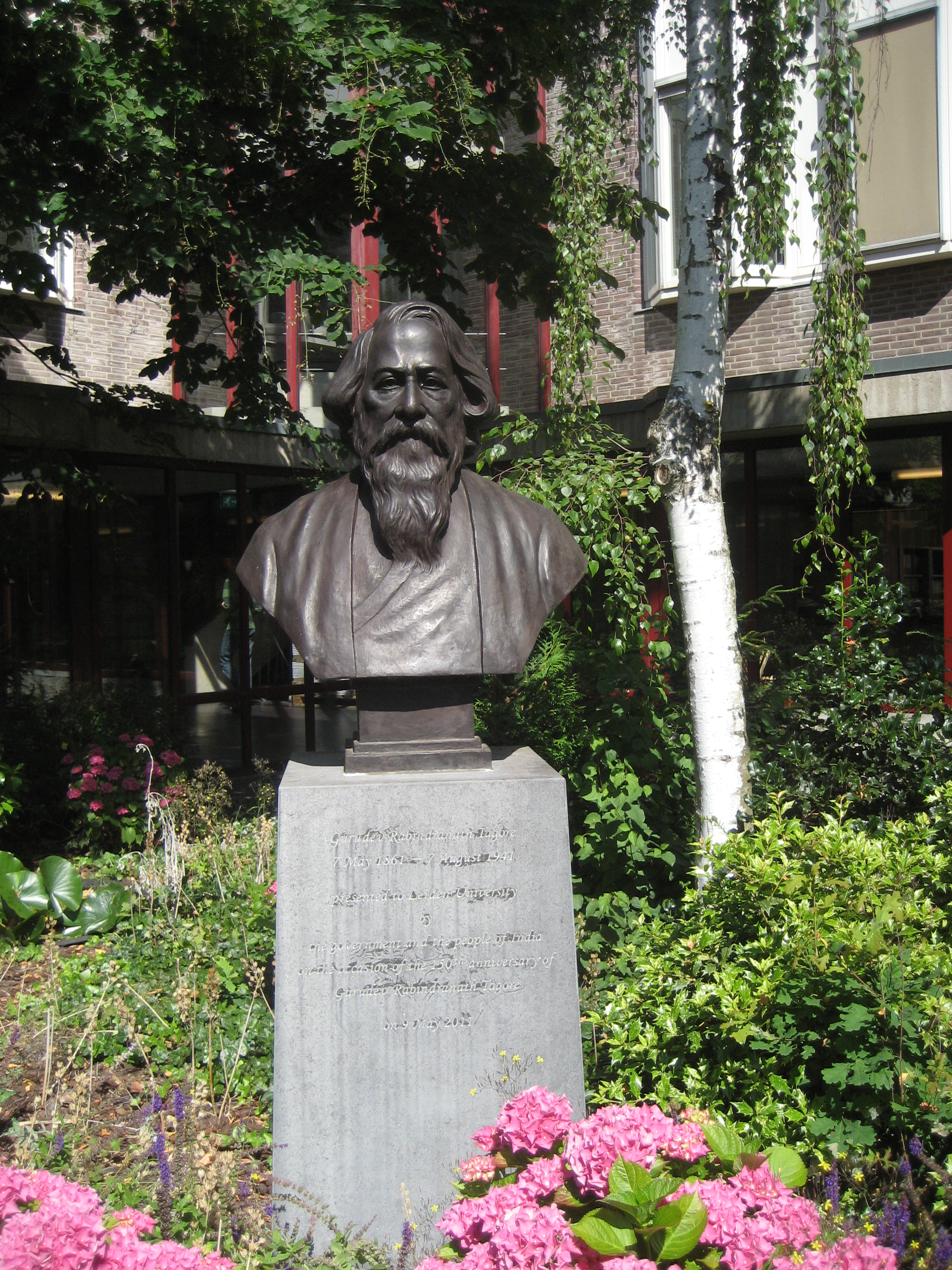 Buste van Tagore in Leiden 2011